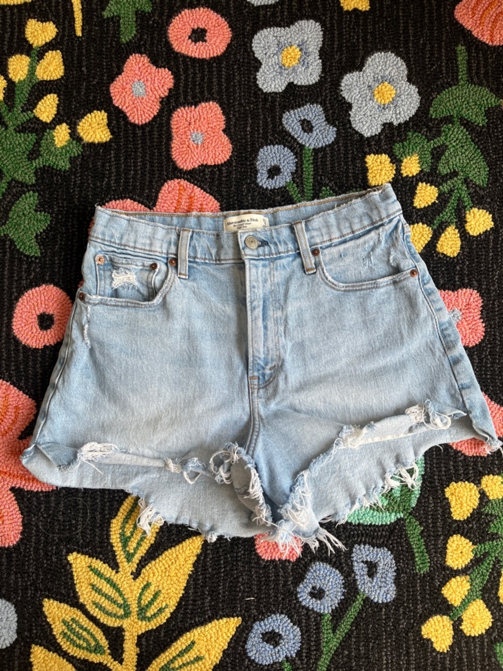 Abercrombie & Fitch The Cutoff Short High Rise Curve Love